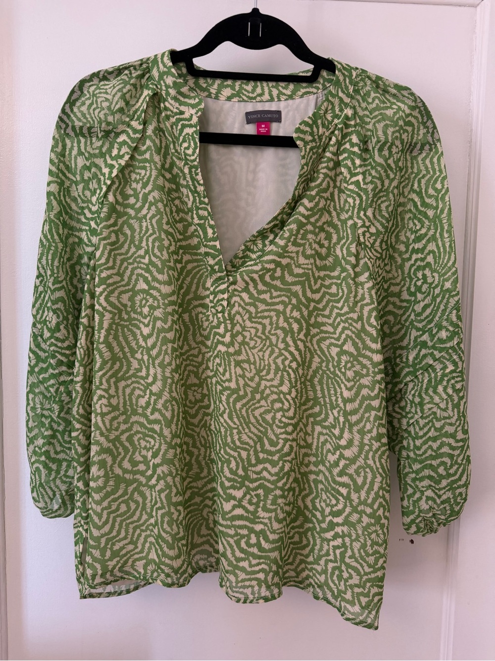Vince Camuto Green Patterned V-Neck Gauzy Women's Blouse